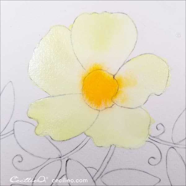 Painting the center of the flower Sun-yellow